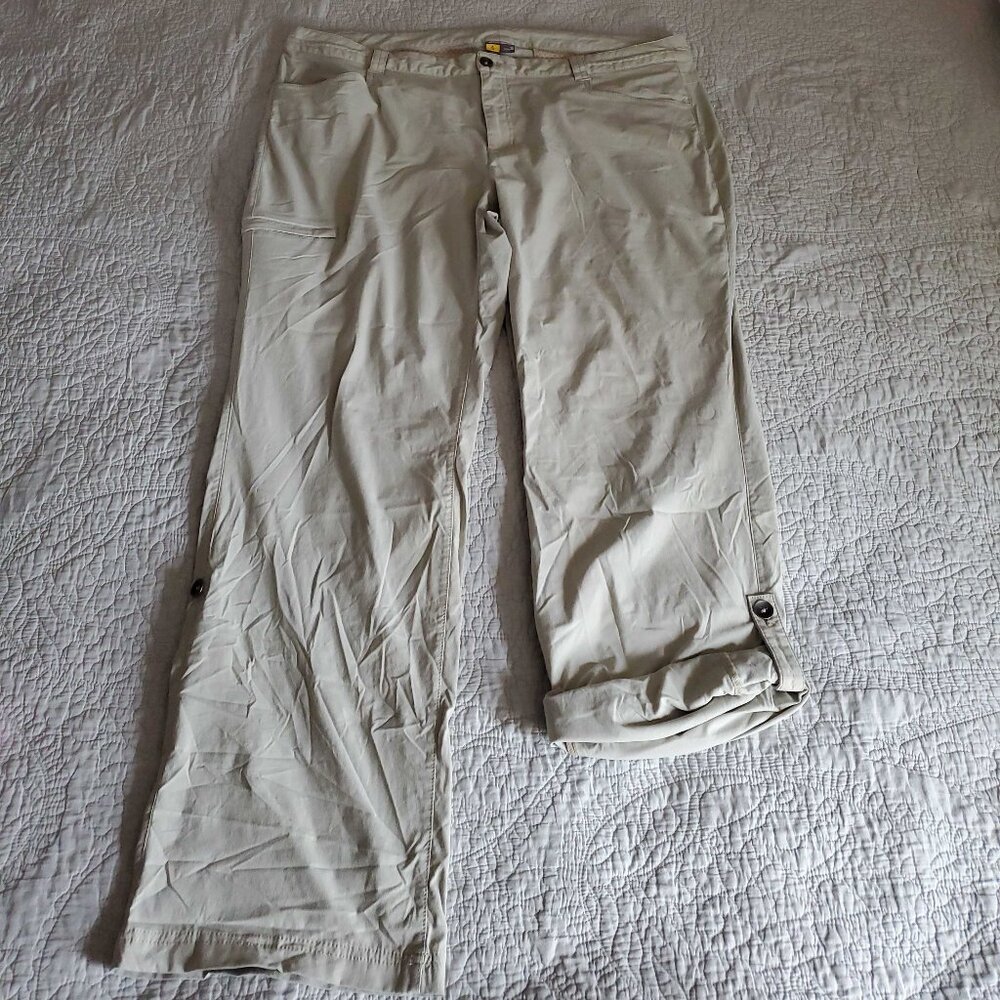 Khaki Color Outdoor Pants with Pockets